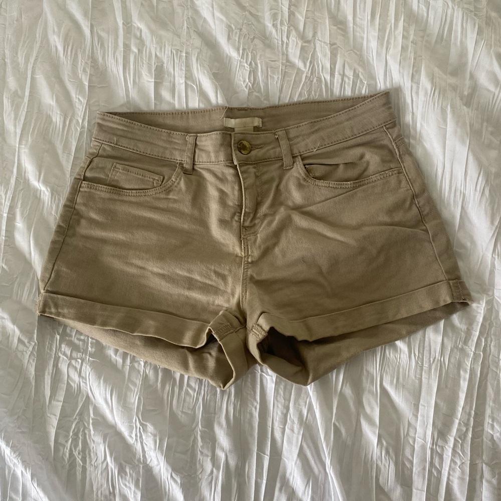 Beige/tan shorts